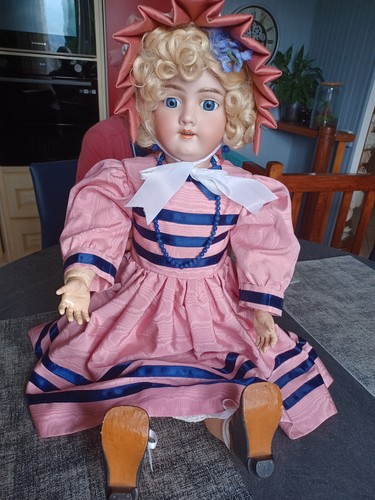 Belle poupée allemande - , en