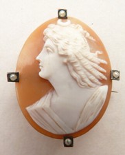 Broche avec camée + perles
