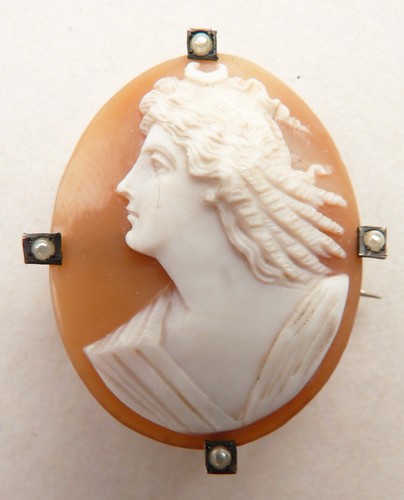 Broche avec camée - , +