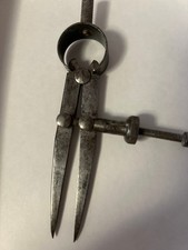 Ancien petit compas d'atelier