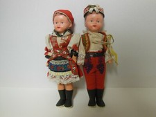 Lot de 2 poupées folkloriques