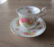 Tasse avec sous tasse  QUEEN'S Rosina China CoLtd  Mois de Janvier January