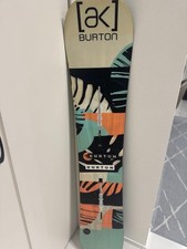 Snowboard design graphique coloré Burton taille 140 cm