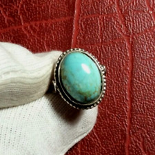 Bague en argent avec une pierre turquoise ovale bleue