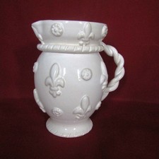 Pichet Ceramique Malicorne dans le gout d'Emille Tessier fleurs de lys et fleurs