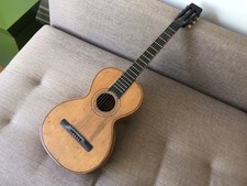 Guitare romantique fin XIXème début XX ème, bel aspect, belle sonorité.