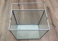 Petite serre avec paroi en verre