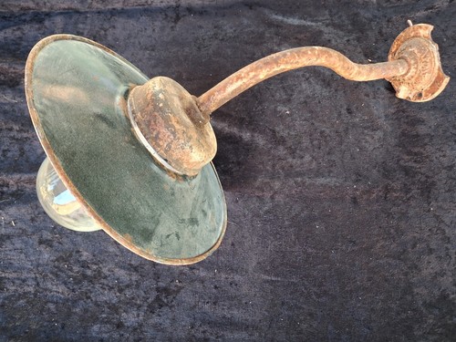 Ancienne lampe cour - de,
