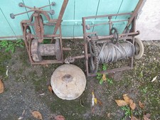 deux tourne broche muraux cheminee