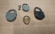 Quatre ancien cadenas