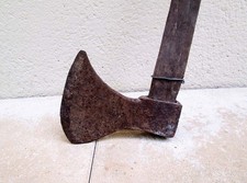 Hache outil ancien