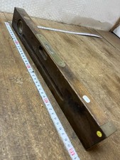 niveau en bois outil ancien