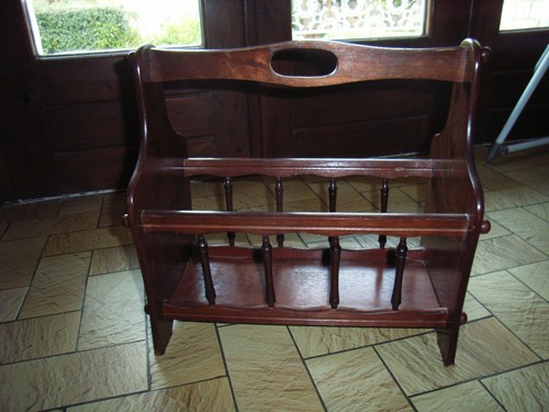 Porte revues bois foncé verni - porte,