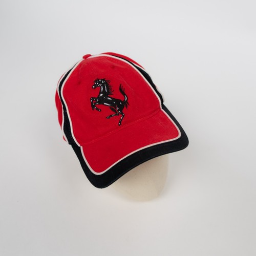 Casquette rouge vintage