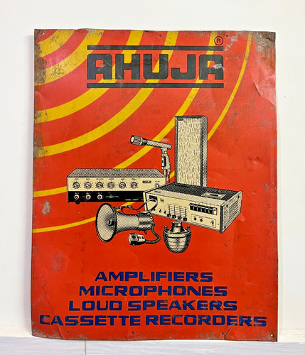 Ancien panneau publicitaire - , en