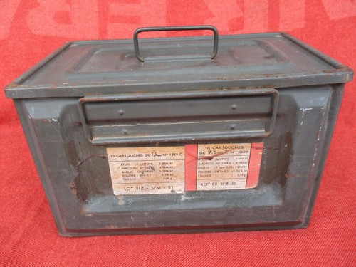Ancienne caisse militaire - ,