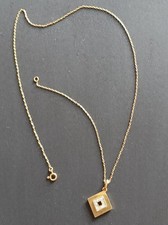 Chaîne et pendentif en Or 18k