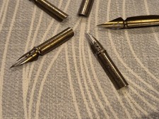 5 plumes d'écriture à