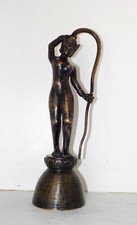 Statuette cloche en bronze danseuse nymphe Apsara nue - Khmer Cambodge