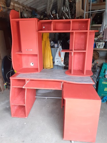 Bureau etudiant rouge - bureau,