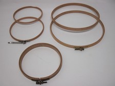 Lot de 3 Cerceaux  ou Tambours à broder en bois  - D.R.M.S.