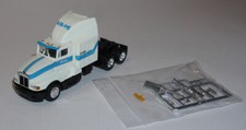 TRUCK'S N' STUFF Tracteur Kenworth T600 livr. blanche filet bleu Viking HO 1/87
