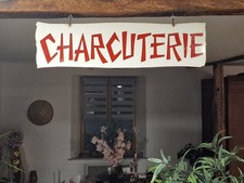 ENSEIGNE BOUCHERIE CHARCUTERIE EN METAL ET PVC ROUGE TRANSPARENT ANNÉES  50-60