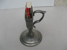 Ancien pyrogène porte -boite d'allumettes en étain en forme de bougeoir