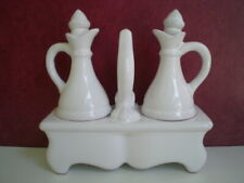 MOUSTIERS SUPERBE  PORTE HUILIER VINAIGRIER EN CERAMIQUE  BLANC SIGNE TABLE SUPE