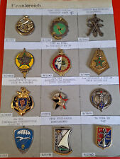 12 insignes de régiment