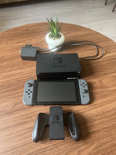 Nintendo switch console - 32,