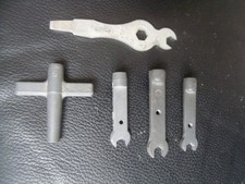 LOT DE 5 ANCIENNES CLEFS CLES