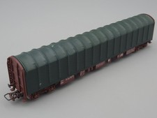 Wagon plat bâché - Jouef