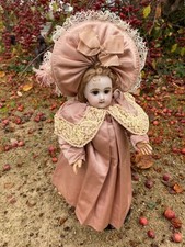 Belle robe et chapeau rose