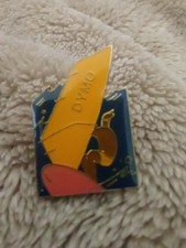 pin PLANCHE A VOILE WIND SURF WINDSURF WINDSURFING vintage pin