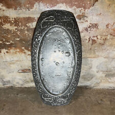 Plat à poisson en étain repoussé, décor floral, circa1900