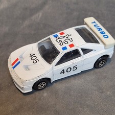 Petite voiture miniature M.C