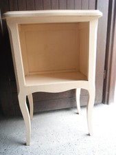 TABLE DE CHEVET  EN PIN  POUR CHAMBRE D' ENFANT STLYLE LOUIS XV rose pale