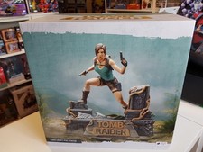 Tomb Raider statue Lara Croft