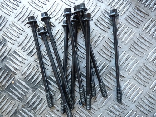 Goujons culasse 750 gsxr - goujons, de