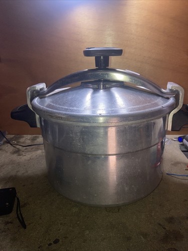 Ancienne cocotte minute - (d18),