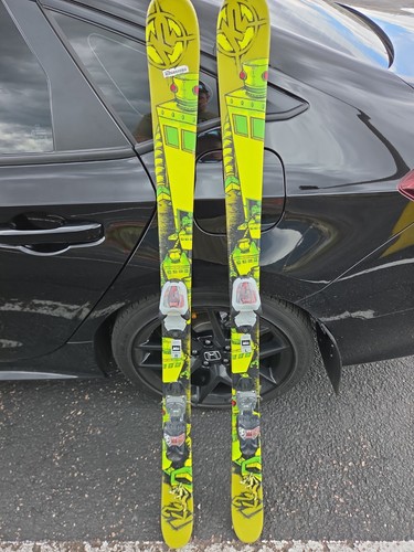 Junior twin tip skis - tip,