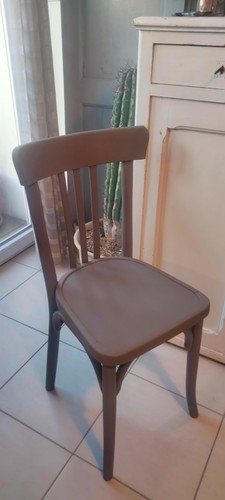 Chaise bistrot signée - de,