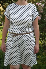 ANCIENNE ET JOLIE ROBE VINTAGE MODE RÉTRO 1950 DÉCORS ZEBRE TAILLE 46/48