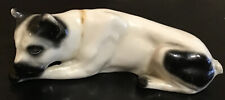 Figurine Porcelaine allemande de Sitzendorf XIXe Chien Allongé Noir Et Blanc
