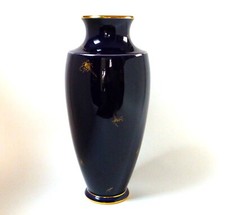 vase en porcelaine de Sèvres décor de Georges Mathieu daté 1973