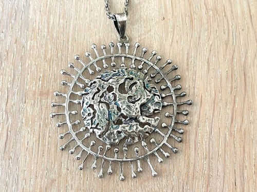 Collier pendentif pleine lune
