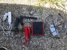 console wii mini avec accessoires et un jeu skylanders