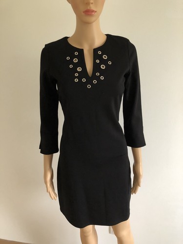 Robe noire avec - avec, oeillets