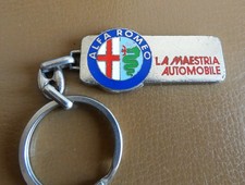 Ancien porte clé métal Automobile Alfa Roméo La Maestria Années 80.